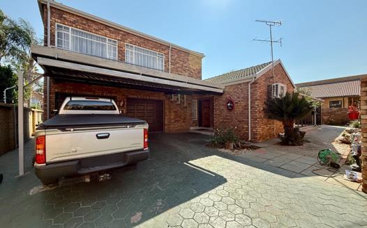 3 Bedroom House for sale in Eldoraigne