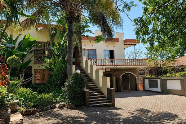 Stunning 12 bedroom property in protea park... 

 

Located in a sought-after area ...