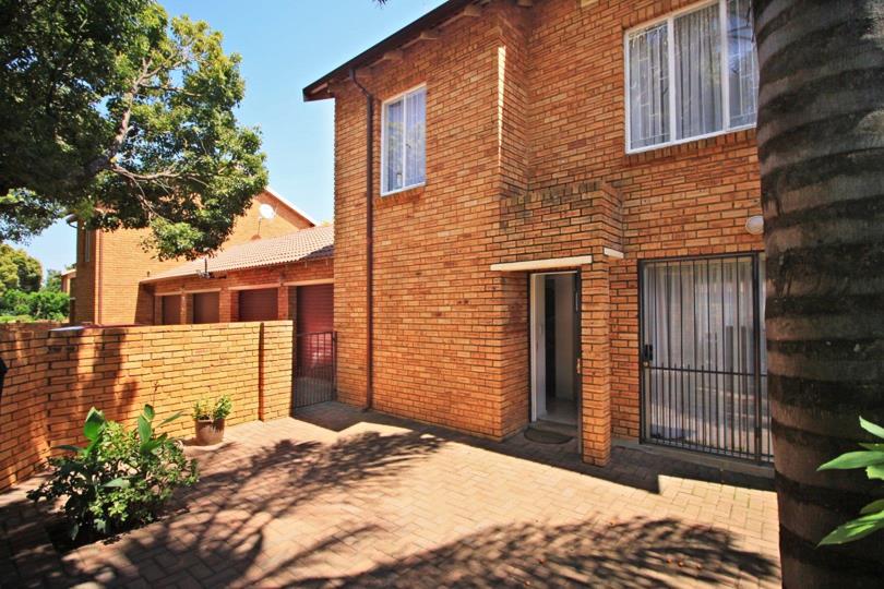 Listing number: P24-117592304, Image number: 3, Front Entrance
