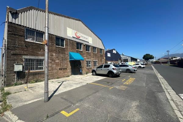 This 2,567m2 industrial property for sale on Blomvlei Road in Lansdowne is positioned on ...