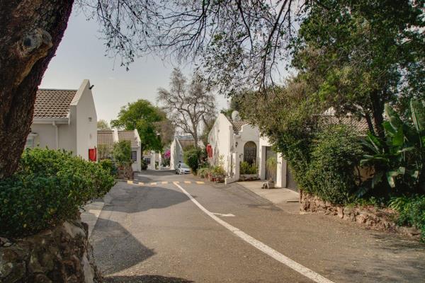 Beautiful north-facing simplex townhouse in Shady Woods, a friendly over-50s lifestyle retirement village in Bromhof. This sunny ...