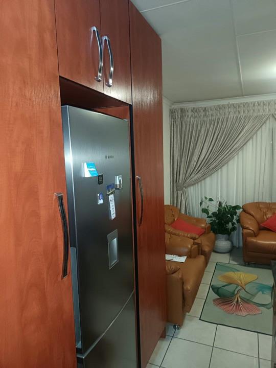 Listing number: P24-117596603, Image number: 2