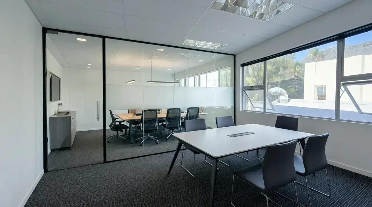 Listing number: P24-117597070, Image number: 1, 165 m2 office to let at 25 Hope Street in Gardens, boardroom interior.