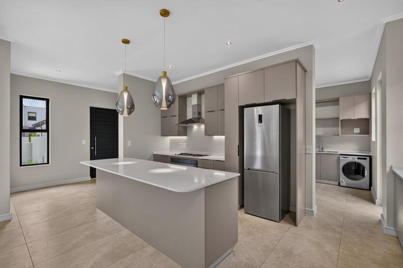 Listing number: P24-117603074, Image number: 2