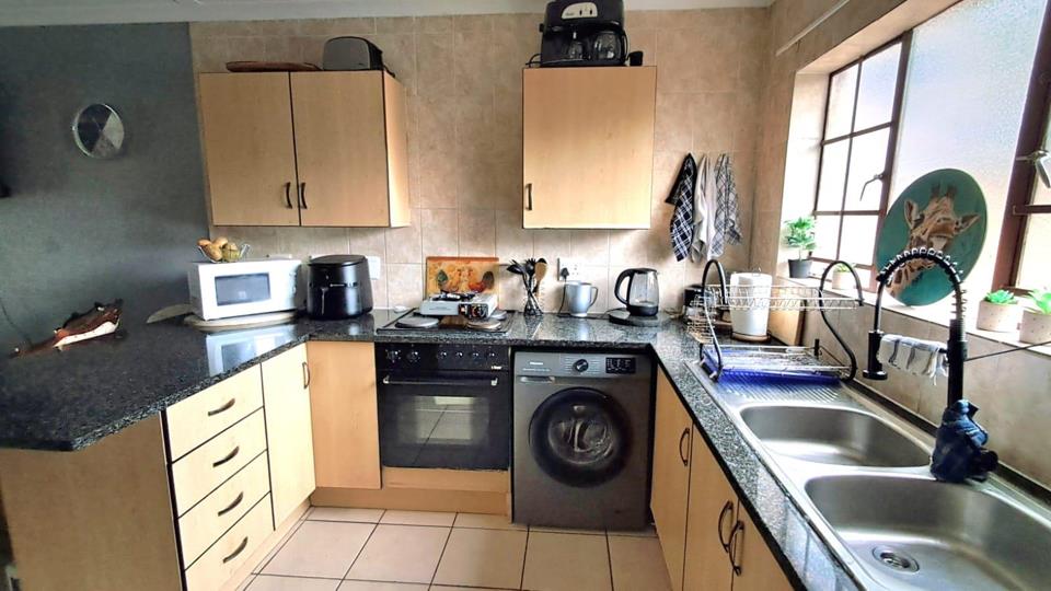 Listing number: P24-117607360, Image number: 2