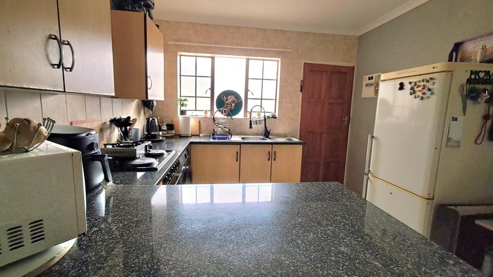 Listing number: P24-117607360, Image number: 3