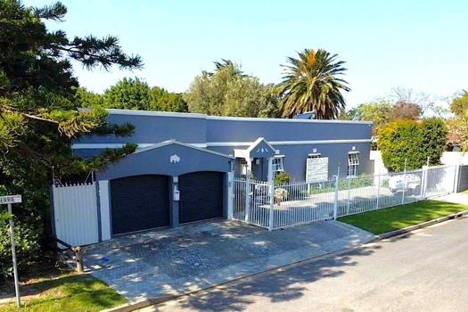4 Bedroom House for sale in Tokai