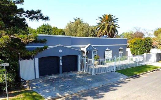 4 Bedroom House for sale in Tokai