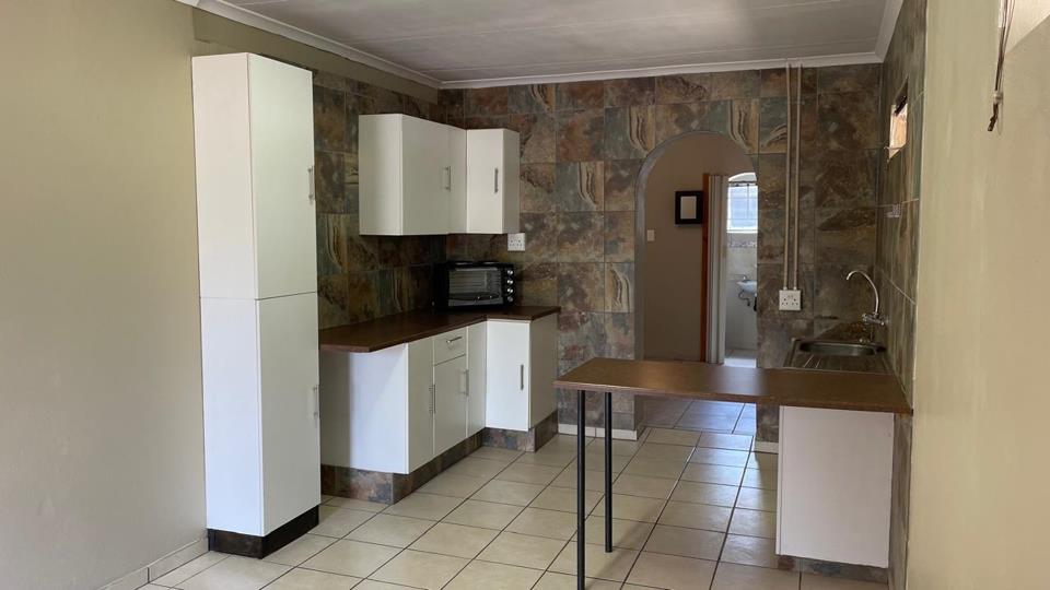 Listing number: P24-117614904, Image number: 2