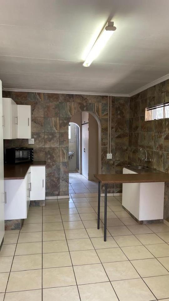 Listing number: P24-117614904, Image number: 3