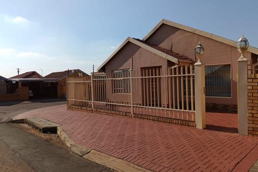 3 Bedroom House for sale in Mabopane  Unit X