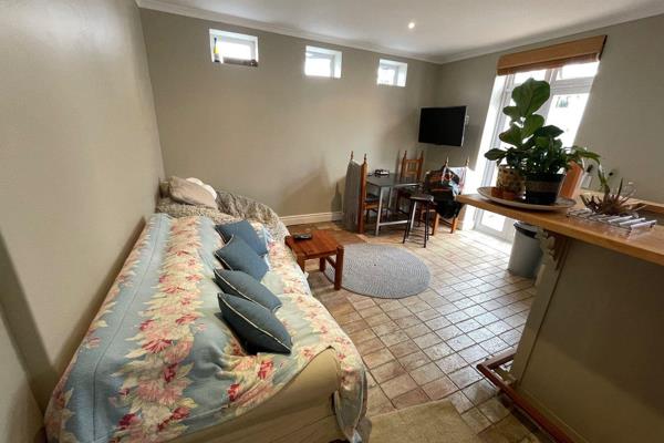 Large one bedroomed flat available in this popular and high security estate. Come and live the De Zalze lifestyle. Very close to ...