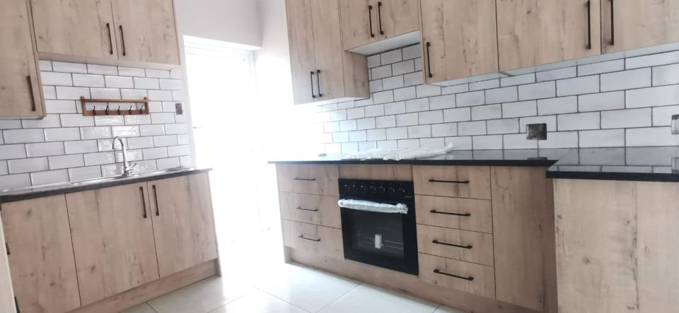 Listing number: P24-114224488, Image number: 2, Kitchen