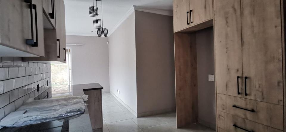 Listing number: P24-114224488, Image number: 3, Kitchen open plan