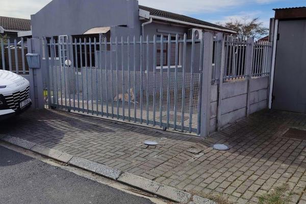 Conveniently situated close to shops, schools, Cape Gate Shopping Centre, Cape Gate Medi Clinic and with easy access to the N1, this ...