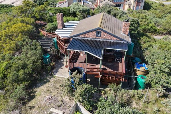 Sole Mandate: Tucked away in the ever-popular coastal enclave of Paradise Beach, just outside Jeffreys Bay, this double-storey ...