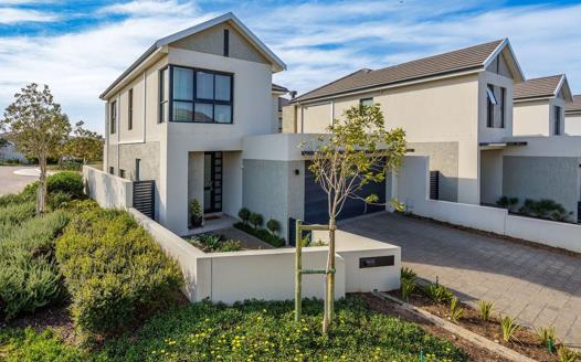 3 Bedroom Townhouse for sale in Groot Phesantekraal Estate