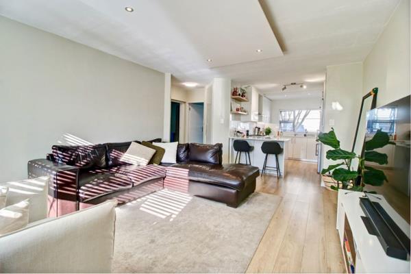 This beautifully 2 bedroom renovated ground-floor apartment  Featuring a open-plan kitchen with a gas hob, Caesarstone tops, and ...