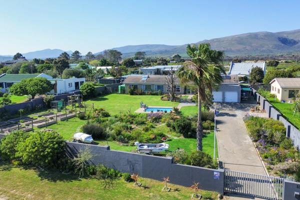 Exclusive Sole mandate _Welcome to a truly special home in the heart of Fisherhaven ...