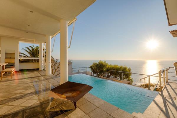 SOLE AND EXCLUSIVE MANDATE

4-bed; 4-bath home with high-end finishes
Uninterrupted ...