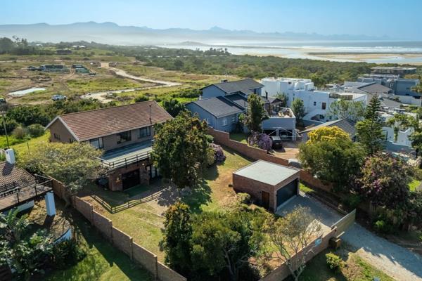 EXCLUSIVE MANDATE
Positioned in the sought-after Poortjies area, this versatile property ...