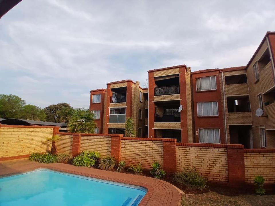 Listing number: P24-117623996, Image number: 1, Complex view, corner top floor apartmen