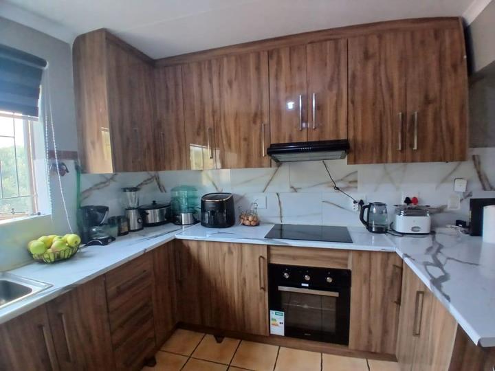 Listing number: P24-117623996, Image number: 3, renovated open plan kitchen