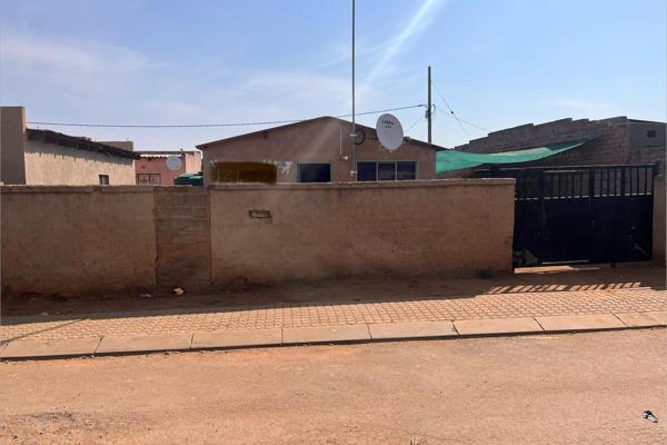 A standard RDP house in a well developed area with tarred street and paved pavements. 

It offers 2 bedrooms, lounge kitchen and 1 ...