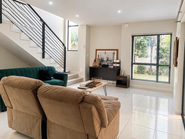 Listing number: P24-117626010, Image number: 2, living room