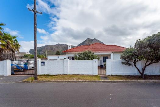 4 Bedroom House for sale in Muizenberg