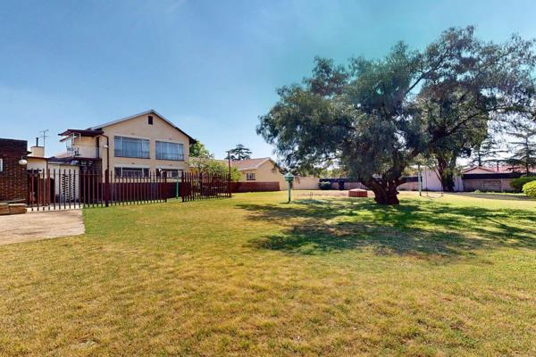 Live Luxury Non-Distressed Auction 

Starting to bid from R 1 295 000.00

This exceptional property is proudly presented through the ...