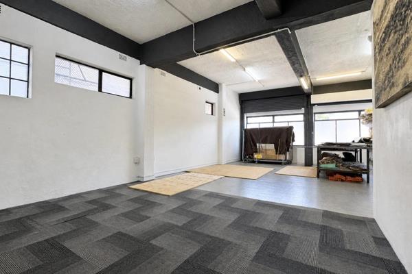 This 288m² retail space features a large open area that can be adapted to various ...