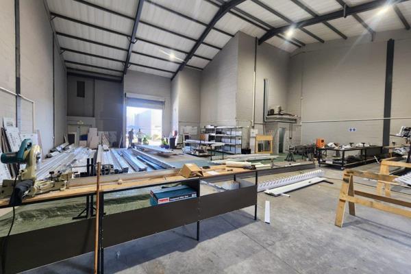 Position your business in the well-established Willow Park industrial complex with this ...