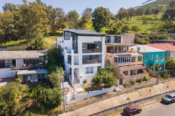 Panoramic Cape Town Views | 395m2 Land | 3 Storeys | 8 Bedrooms | GR4 Zoning

A rare opportunity for an investor or developer to ...