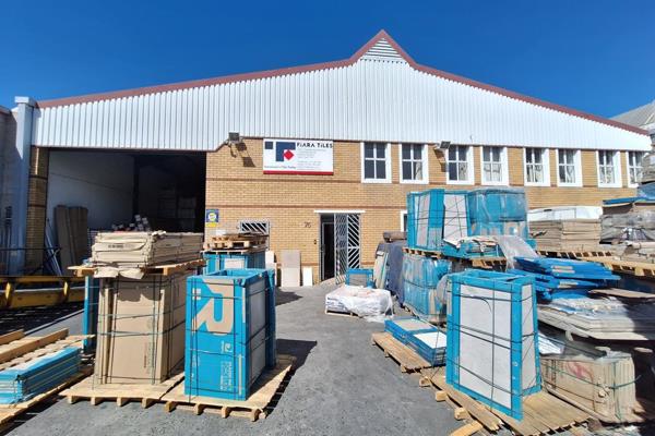 Warehouse with yard TO LET in Killarney Gardens 

Rental @63 p/sqm gross (Ex Vat and Utilities) 

Warehouse size: 950sqm 

Key Features: 
-One Roller Shutter Door 
-80Amps ...