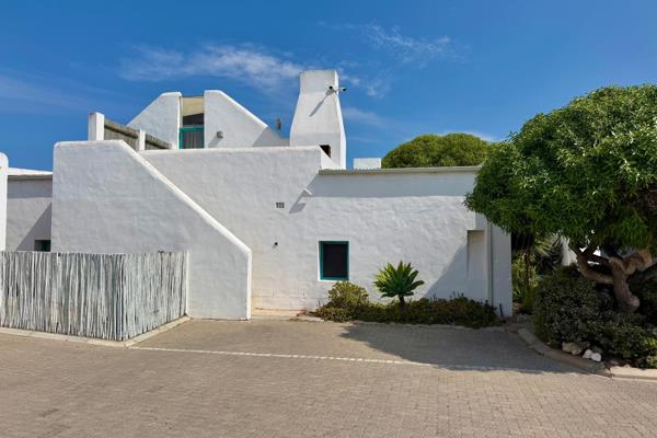 Enjoy relaxed coastal living in this charming studio flatlet situated in the peaceful ...
