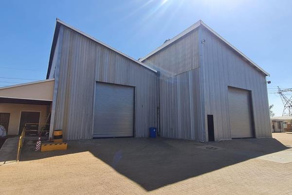 This well-equipped 500m2 industrial factory offers a practical space for manufacturing ...