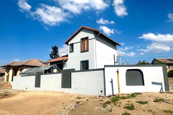Modern family home in secure Kya Sands Estate, ideal for families working in Fourways / ...