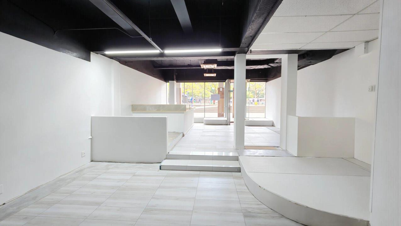 Listing number: P24-117632769, Image number: 1, Retail to let at 8 Riebeek Street in Cape Town CBD.
