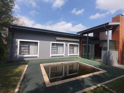 R 2 240 000