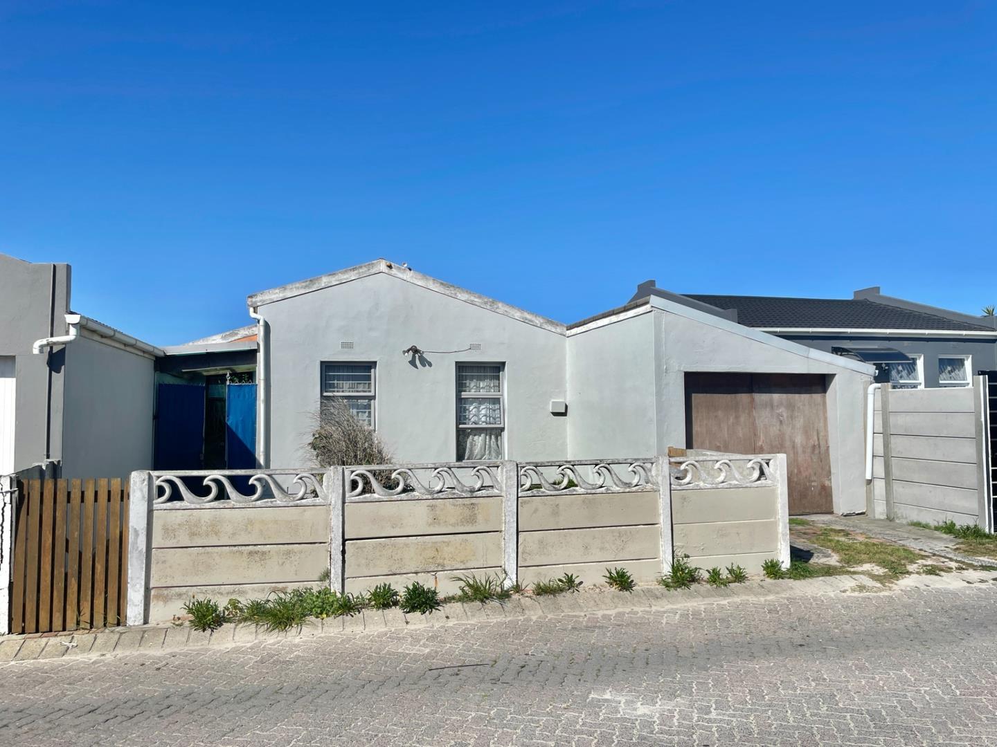 3 Bedroom House for Sale in Strandfontein