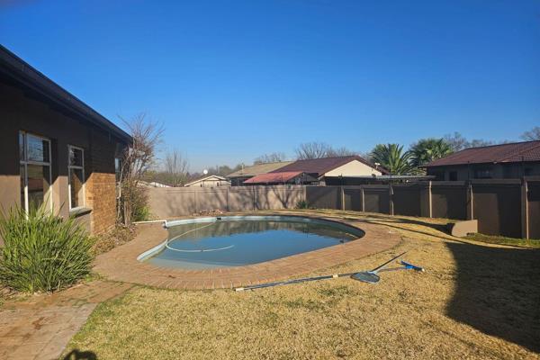 Looking for a neat, comfortable family home in a convenient location? This lovely 3-bedroom house offers everything you need for easy ...