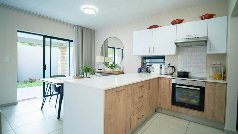 Listing number: P24-117636574, Image number: 2, Kitchen