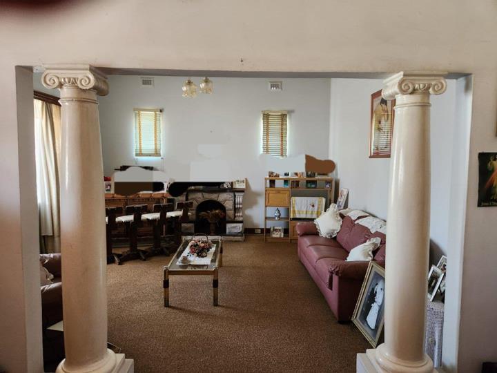 Listing number: P24-117636810, Image number: 3, Lounge