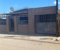 House for sale in Chatsworth
