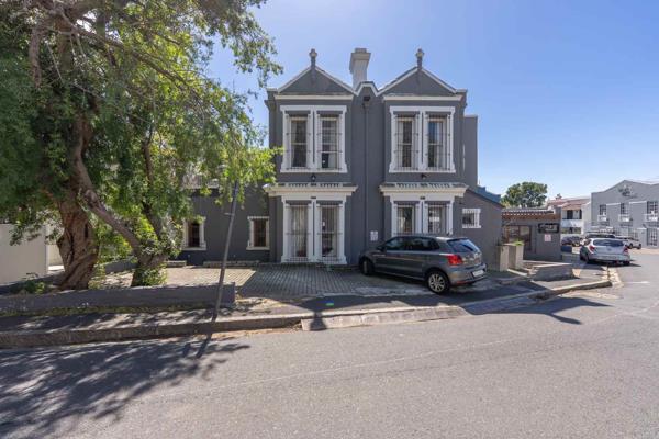 7 Bedrooms | 5 Bathrooms | 3 Parking Bays | Established Short-Term Rental

Positioned in the highly sought-after suburb of Oranjezicht ...