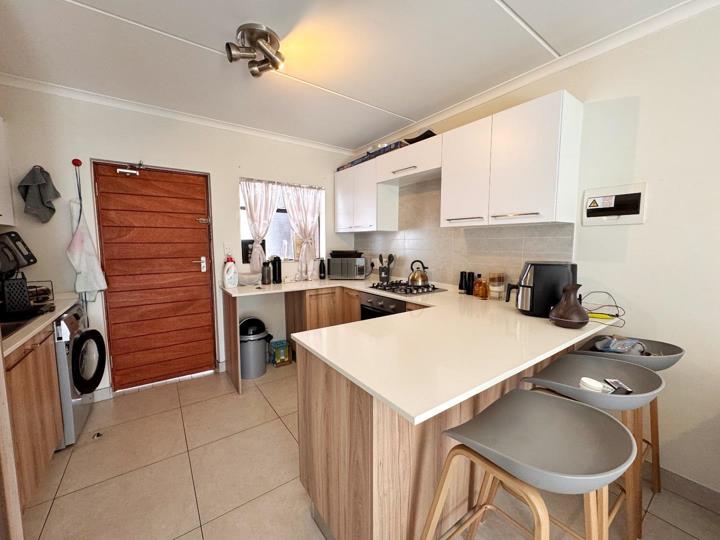 Listing number: P24-116669802, Image number: 2