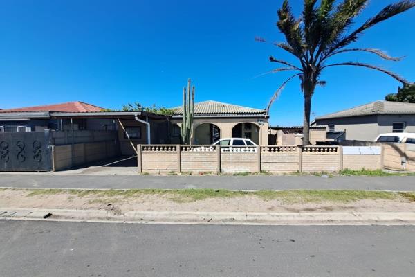 Sole Exclusive Mandate. 

Discover this well positioned 3-bedroom home on a generous 371m² erf, ,offering a fantastic ...