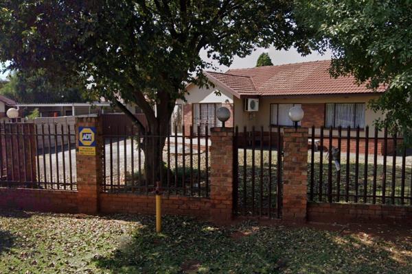 Nestled in the friendly suburb of Edelweiss, this welcoming family home offers ...