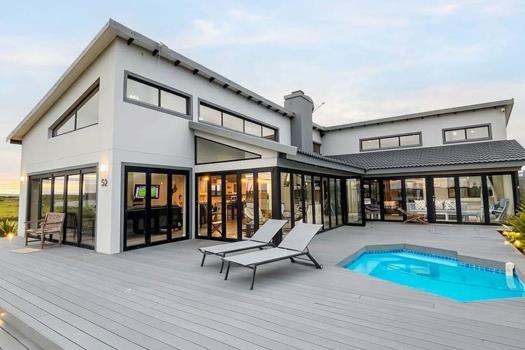 4 Bedroom House for sale in Kromme River